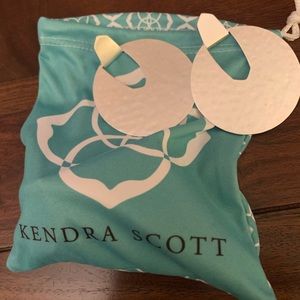 Round Kendra Scott earnings
